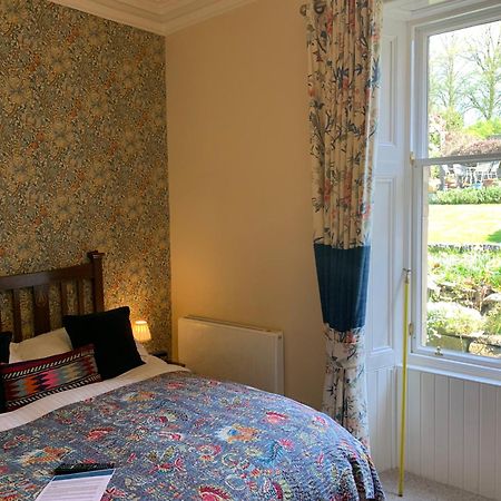Leven House Bed And Breakfast ครีฟ ภายนอก รูปภาพ