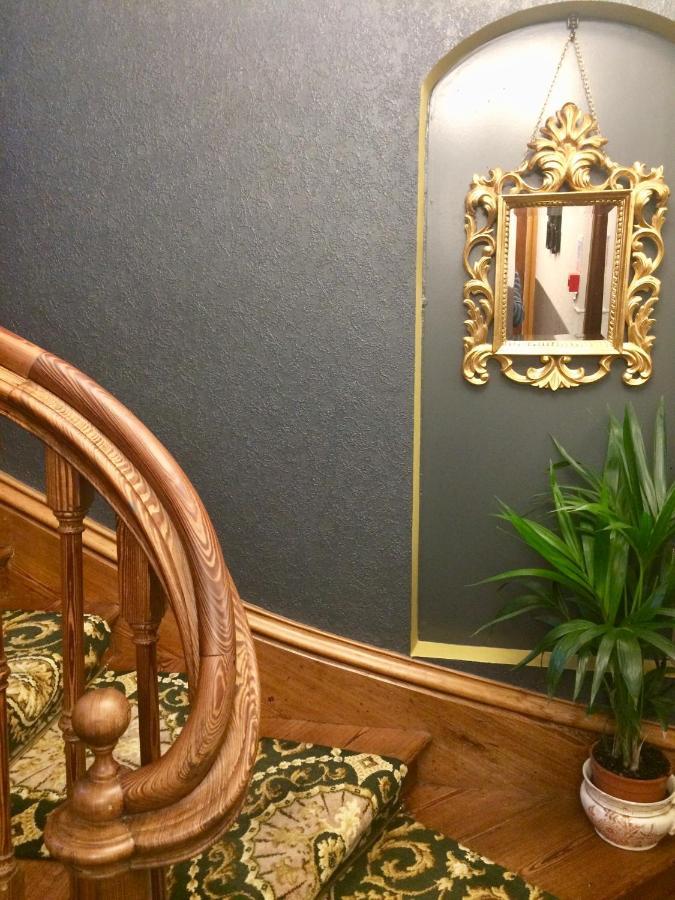 Leven House Bed And Breakfast ครีฟ ภายนอก รูปภาพ
