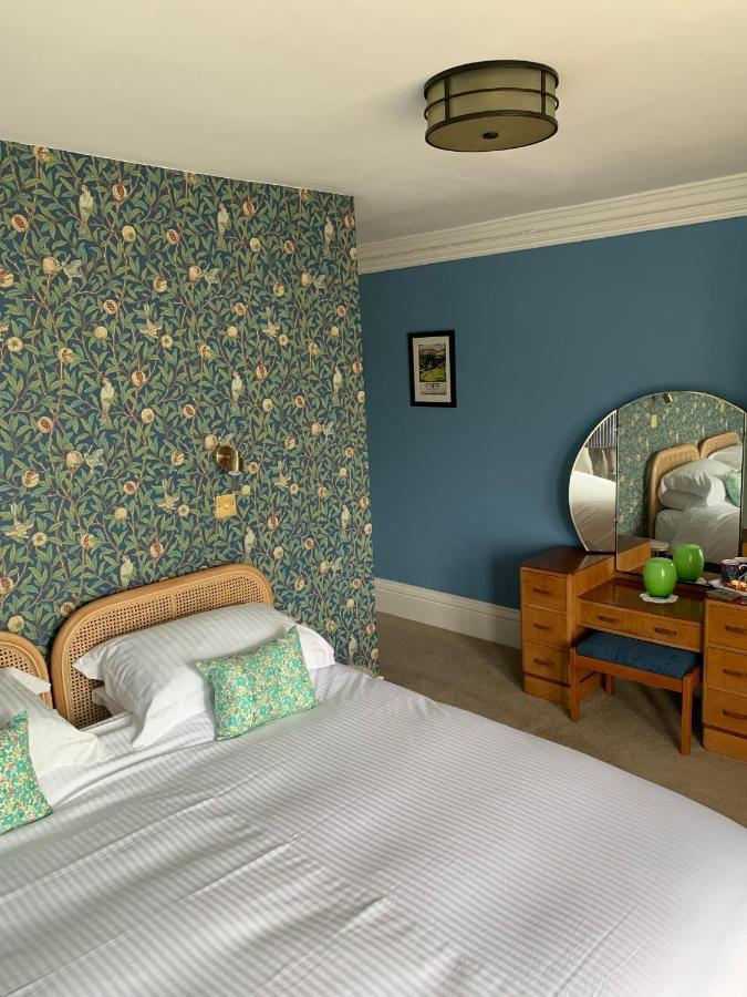Leven House Bed And Breakfast ครีฟ ภายนอก รูปภาพ