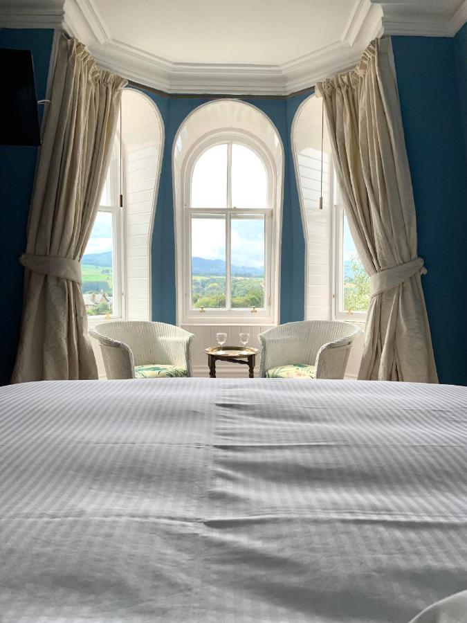 Leven House Bed And Breakfast ครีฟ ภายนอก รูปภาพ