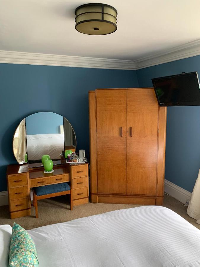Leven House Bed And Breakfast ครีฟ ภายนอก รูปภาพ