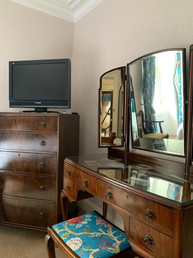 Leven House Bed And Breakfast ครีฟ ภายนอก รูปภาพ