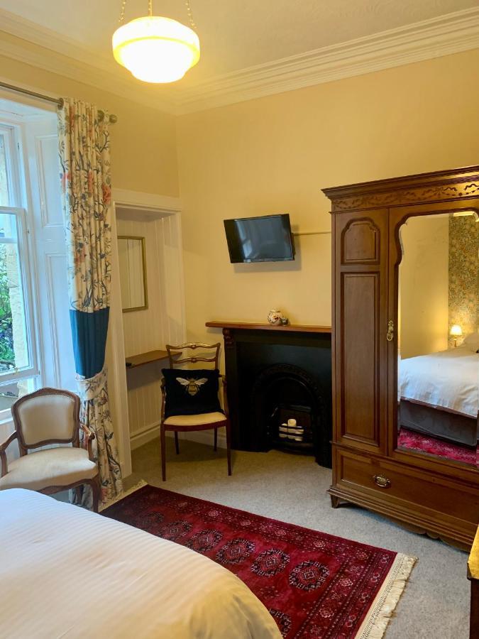 Leven House Bed And Breakfast ครีฟ ภายนอก รูปภาพ